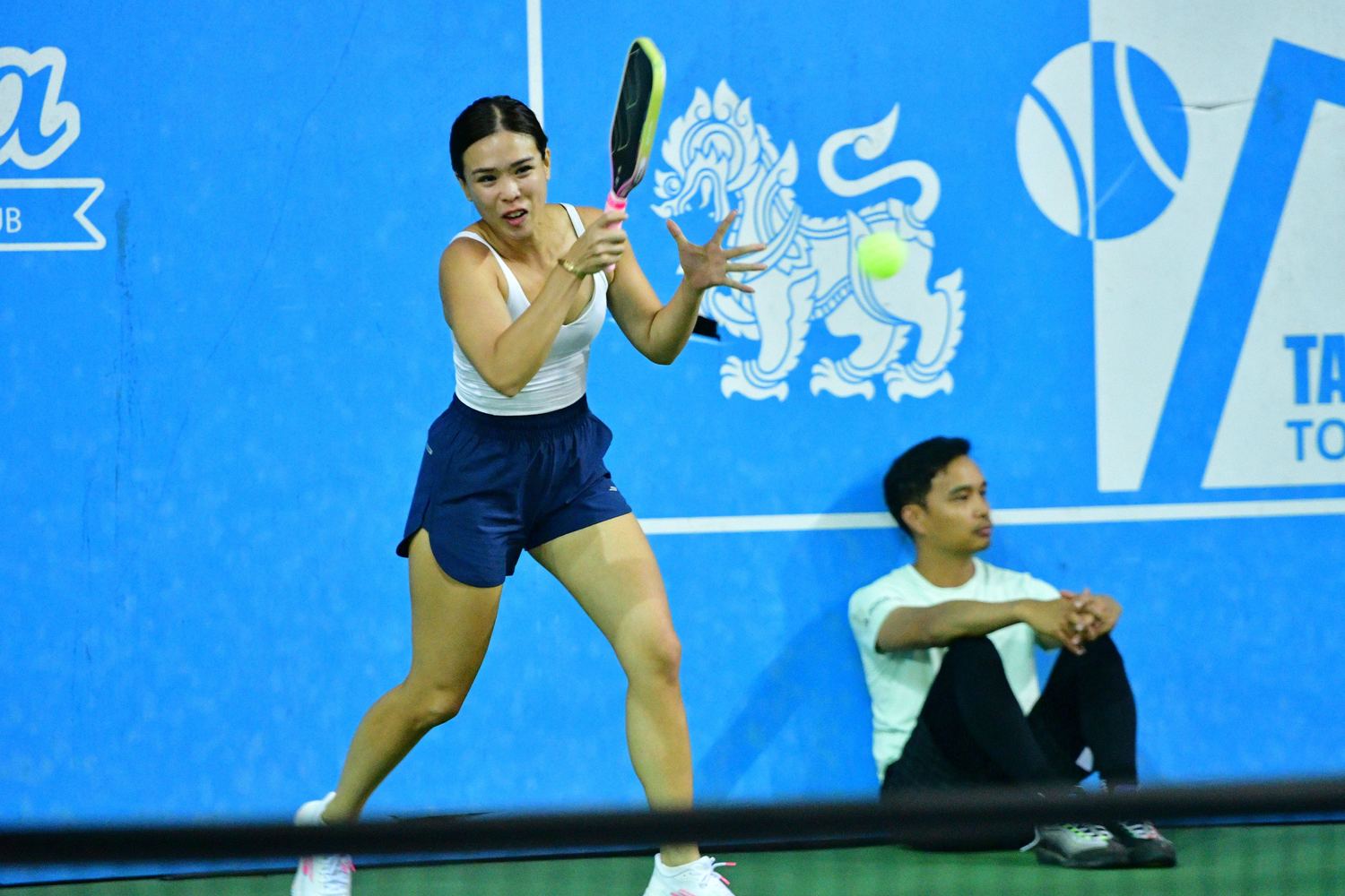 អ្នកលេងវាយបាល់ខាងមុខក្នុងការប្រកួត
